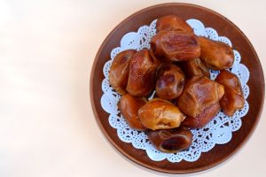 eating Jumbo Medjool Dates & buying them Wholesale